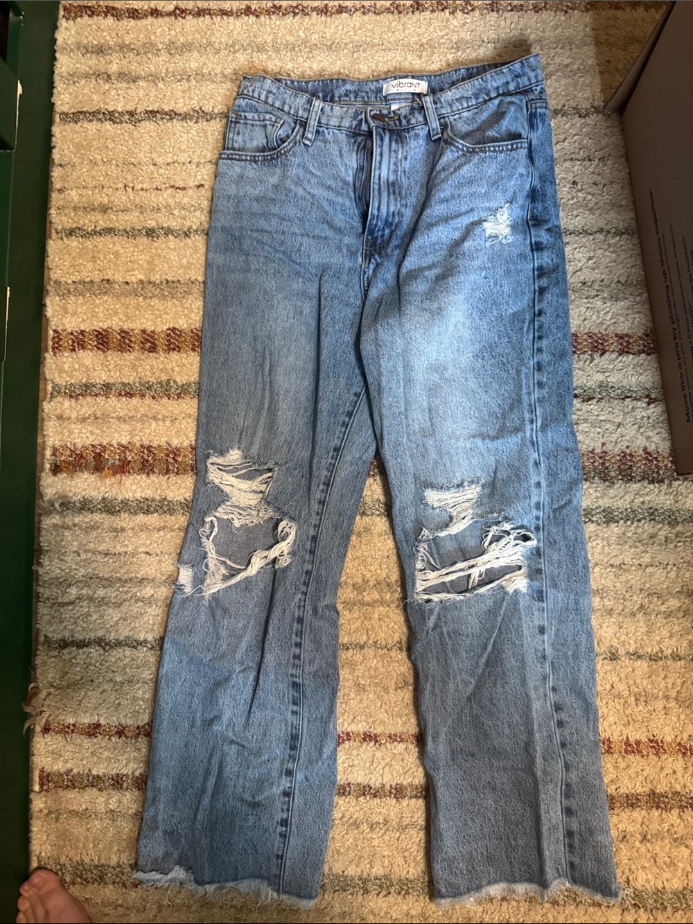 Vintage-Inspired Light Blue Ripped Men’s Jeans
